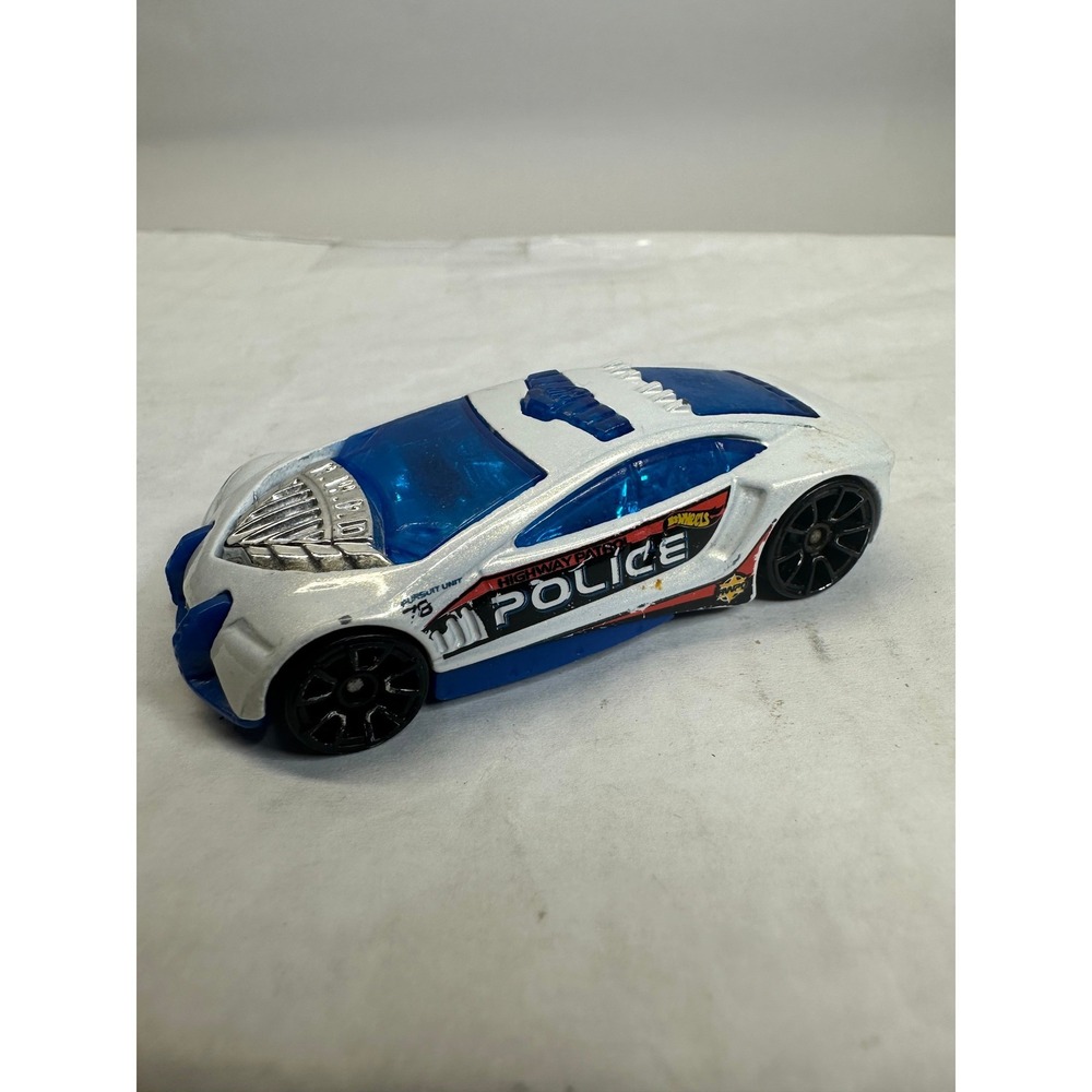 Hot Wheels 2010 Highway‎ Patrol Police Car White Blue Diecast Toy
